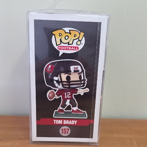 Funko Pop! NFL Figure Tom Brady With The Tampa Bay Buccaneers - Picture 4 of 6